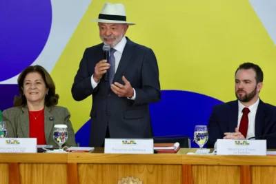Após reeleição, governo Lula estuda PEC para reforçar meta fiscal e reduzir subsídios