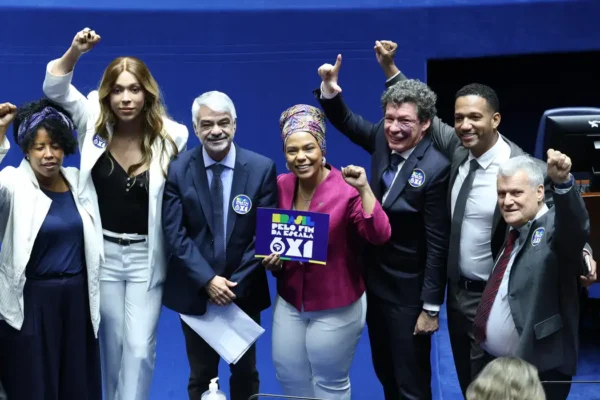 CUT elogia fim da “massacrante” 6×1; CNI quer revisar PEC aprovada