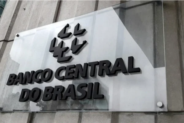 Daniel Vorcaro ficou mais de uma hora no BC em reunião com Campos Neto