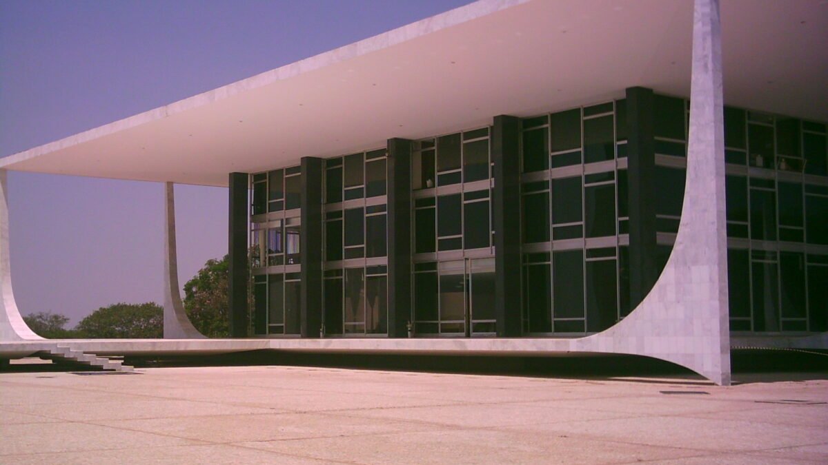 Fachada do Supremo Tribunal Federal (STF) na Praça dos Três Poderes em Brasília.