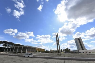 Congresso e STF travam queda de braço por emendas em Brasília