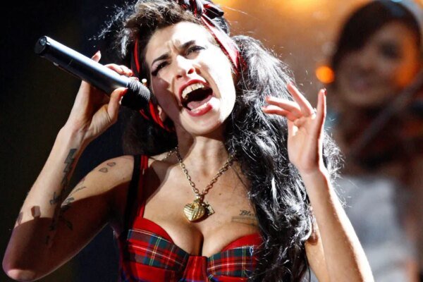 Amy Winehouse: 20 anos de “Back to Black” e as histórias por trás do álbum que marcou uma geração