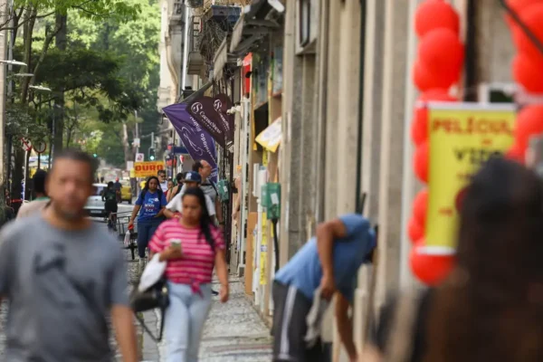 Fim da escala 6×1 traz esperança de mais tempo para família e saúde
