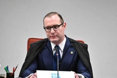 Quem é Cristiano Zanin, ministro do STF que estendeu a votação do segundo turno